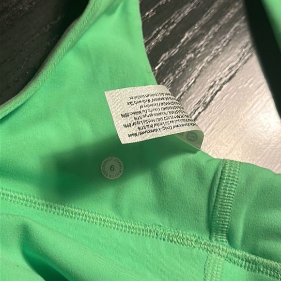 lululemon Align V-Neck Bra Light Support, A/B Cup Pistachio Green Size 6 - Picture 16 of 16